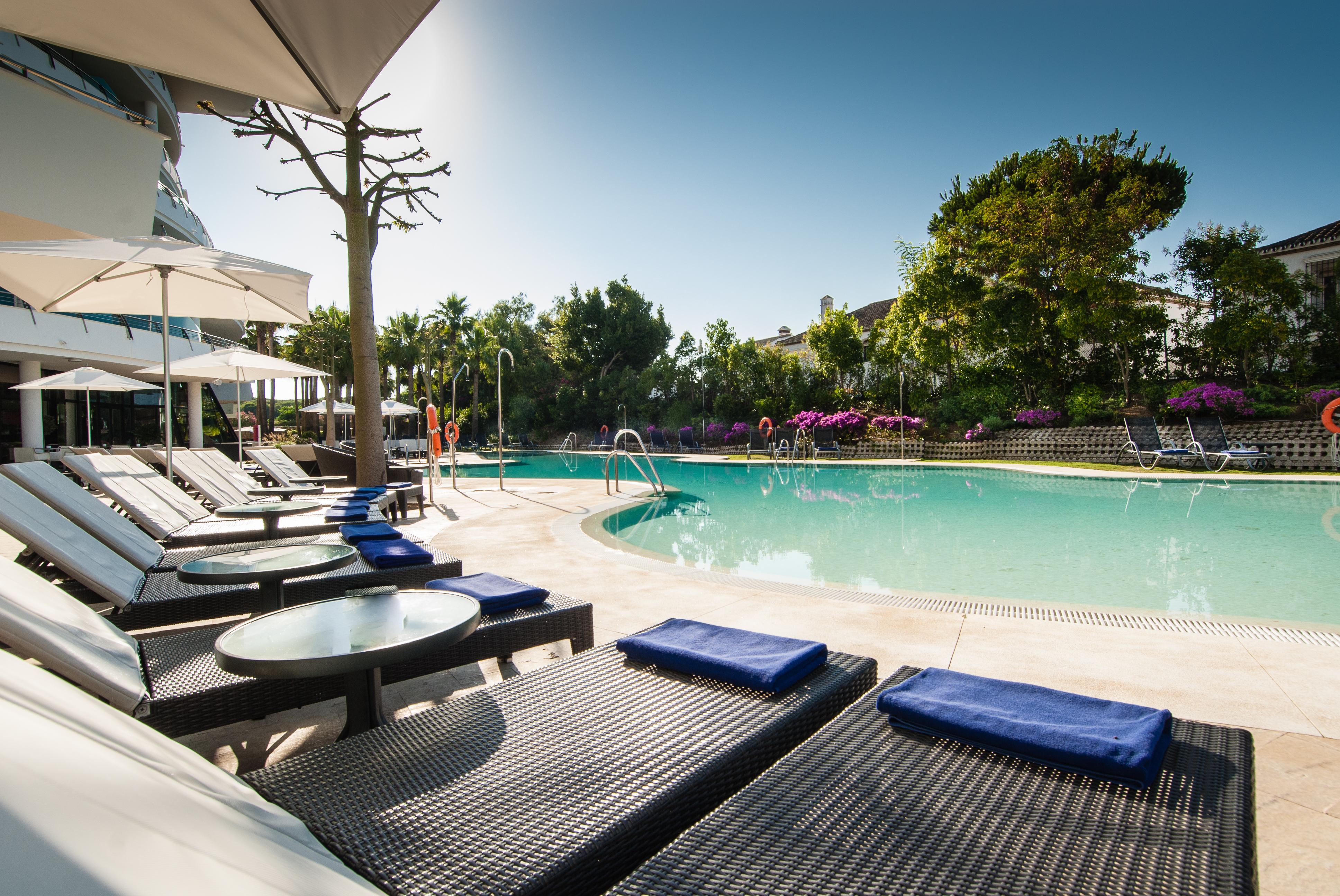 Senator Banus (Adults Only) Hotel Estepona Exterior photo The pool at the Four Seasons Hotel